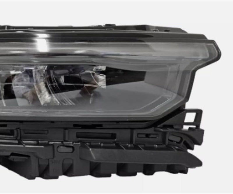 Passenger Side LED Headlight Lens and Housing – Reflector Type – With Auto Level – Without Logo – As OEM Will Not Include Module
