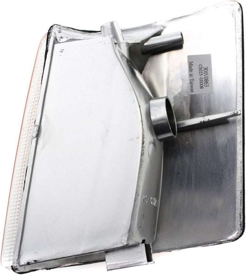 Passenger Side Parking/Side Marker Light Assembly – Corner of Fender