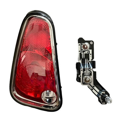 Tail Light / Side Marker Light Assembly Pacific Auto Company P138982